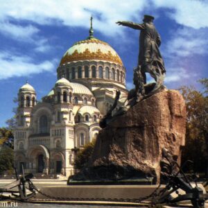 Экскурсия в Кронштадт с теплоходной прогулкой по фортам